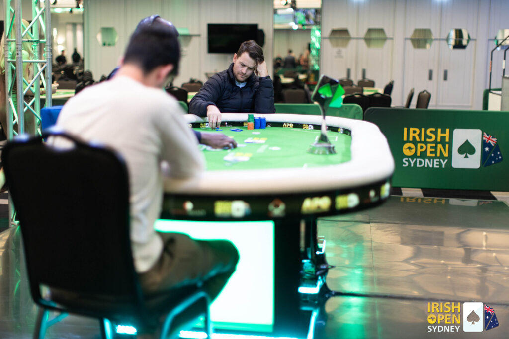 Here you can see the heads-up battle for the title of the irish open sydney main event. After having made a 5-way deal, they had $30,000 eft to play for.